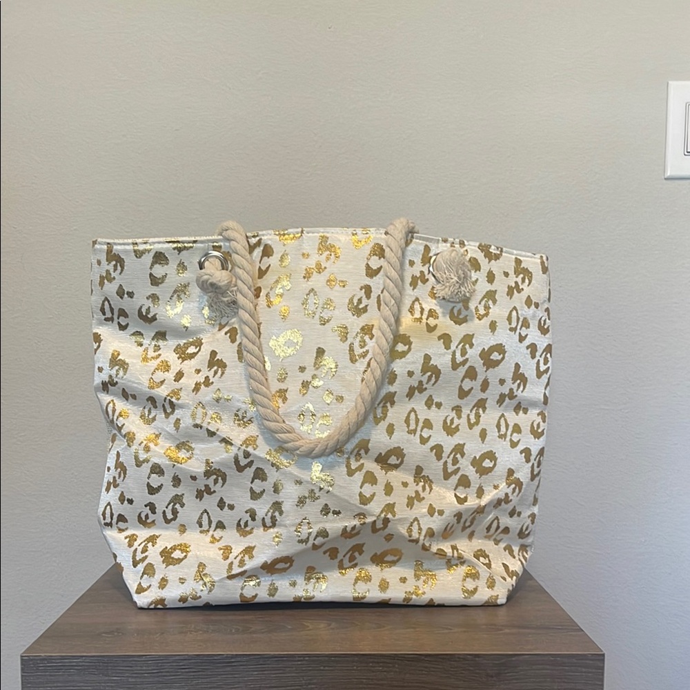 Elegant Cream and Gold Leopard Tote